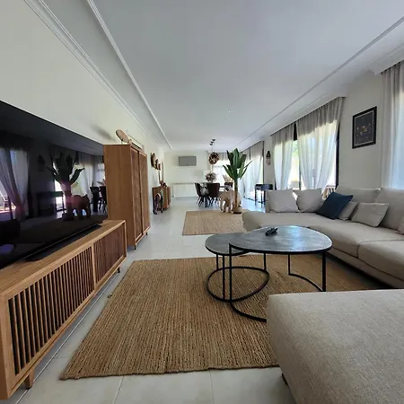 Vila Bali Torremirona Golf Navata